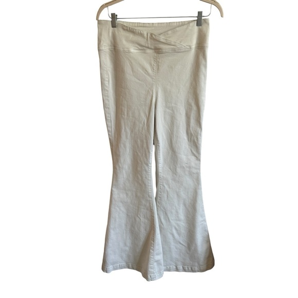 Free People Venice Beach Flare in Worn White, Size 32 - Picture 4 of 12